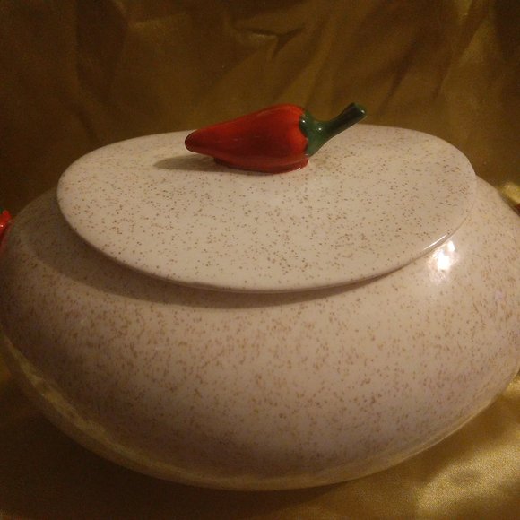 Stoneware Chili bowl with lid - Picture 2 of 2